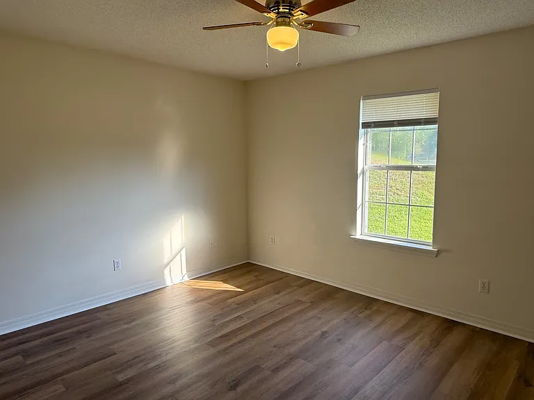 721 Berkshire Dr — Photo 8