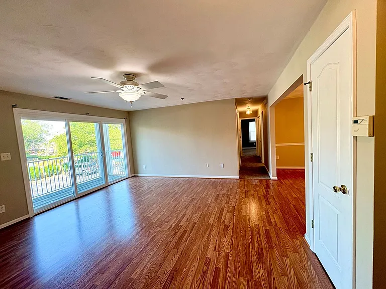 2204 Lesner Cres #200 — Photo 12