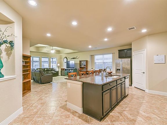 3rd image of 3219 Sunflower Dr