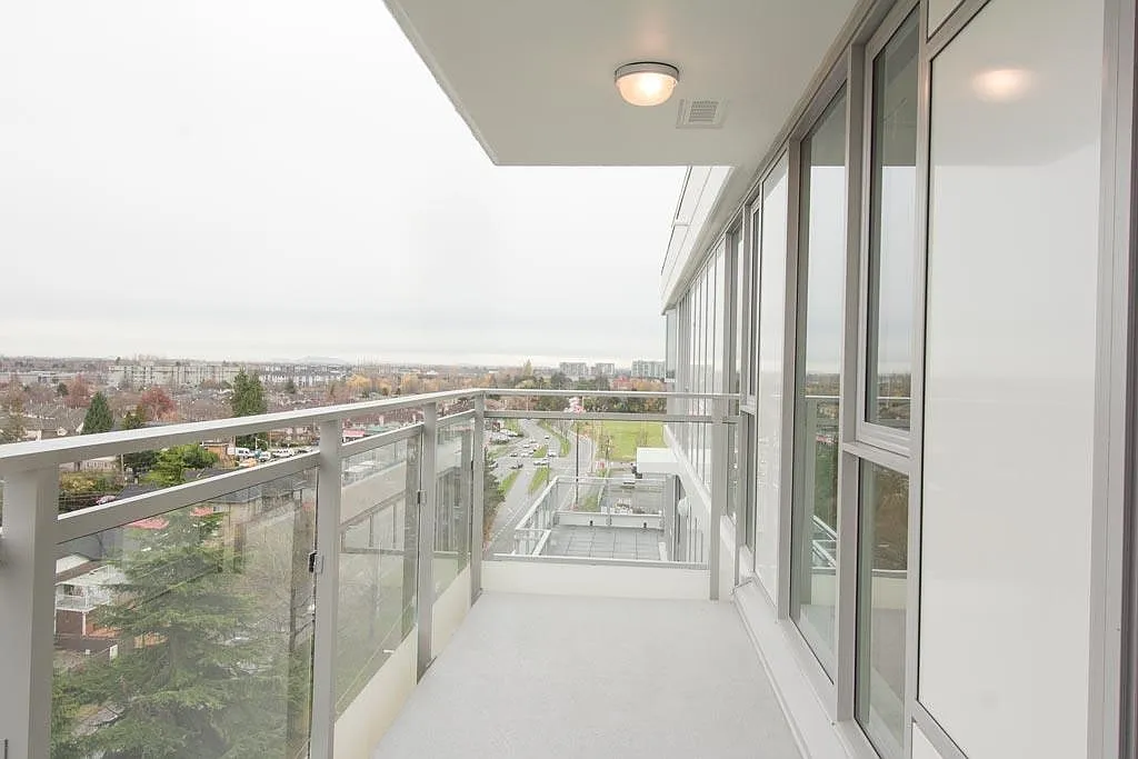 2 bed, 883 sqft, $2,750 — Photo 2