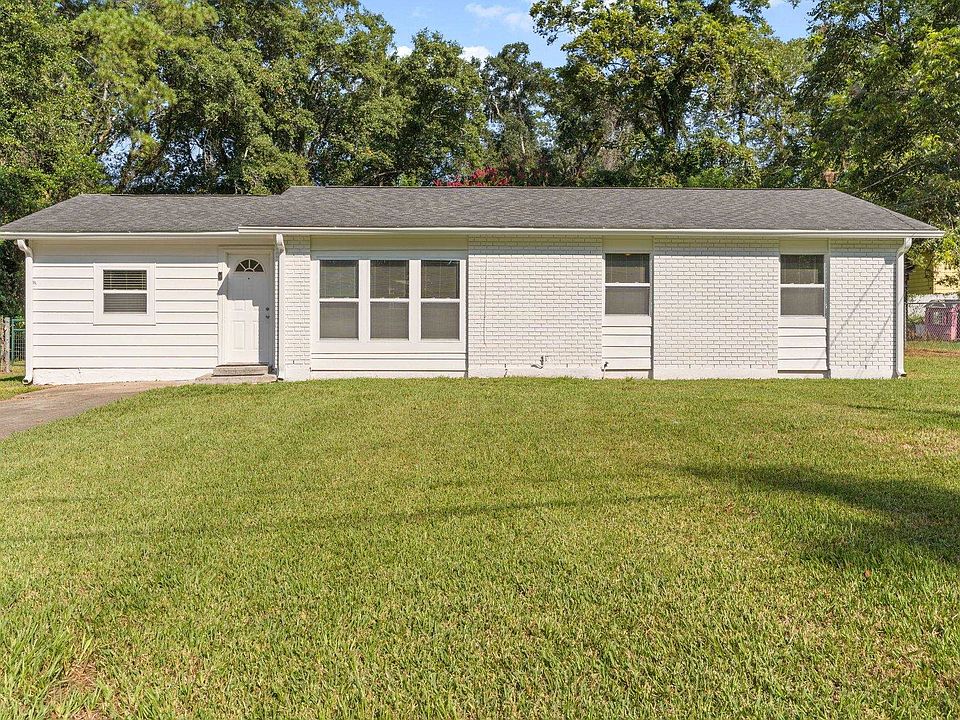 1st image of 406 Essex Dr