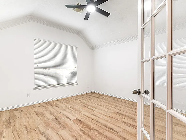 28259 Daystrom Ln — Photo 10
