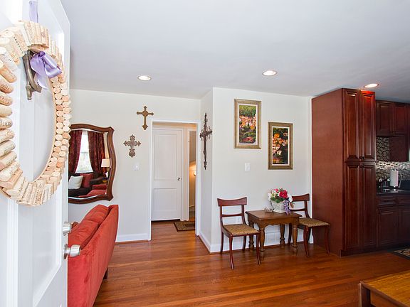 3rd image of 7211 Parkview Ave