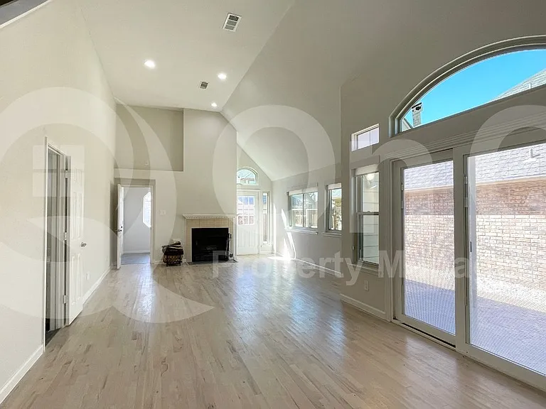 314 Dakota Trl — Photo 6