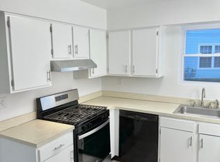 17 Maynard Dr, Sicklerville, NJ 08081