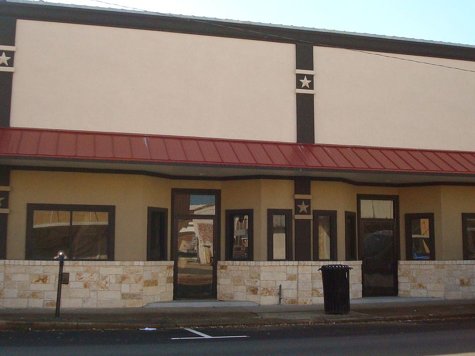 1st image of 138 Live Oak St