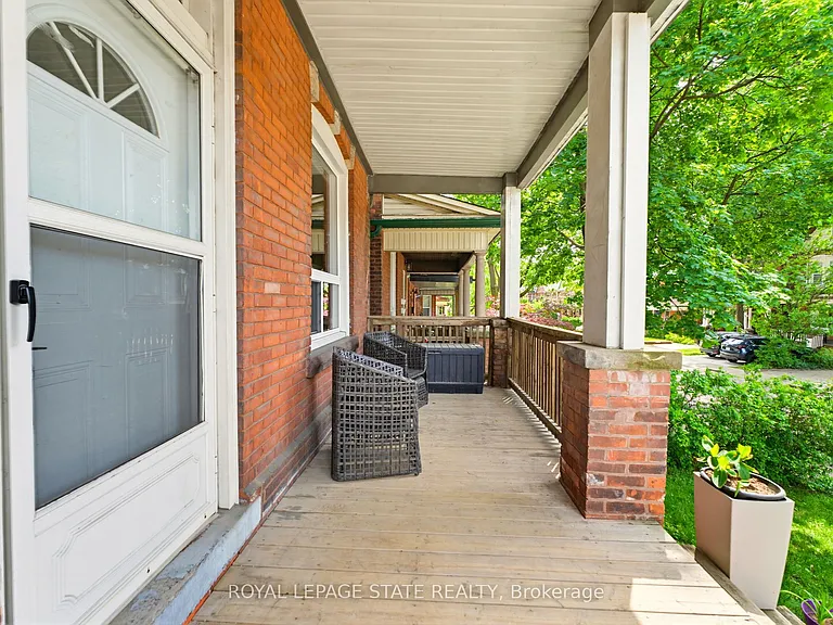 25 Strathcona Ave S #1 — Photo 3