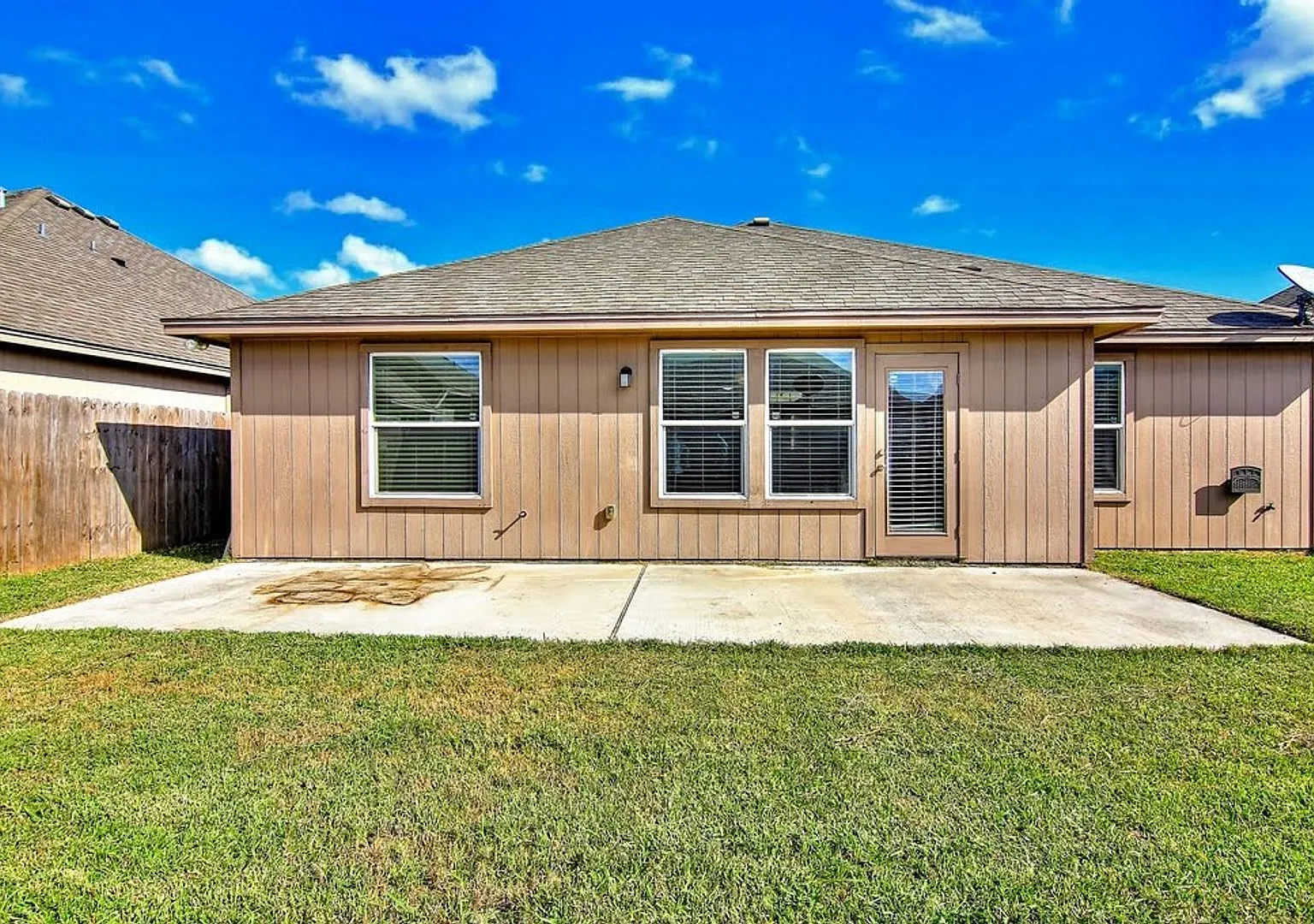 3021 Cantabria 4/Bed 2/Bath - $2095/month — Photo 4