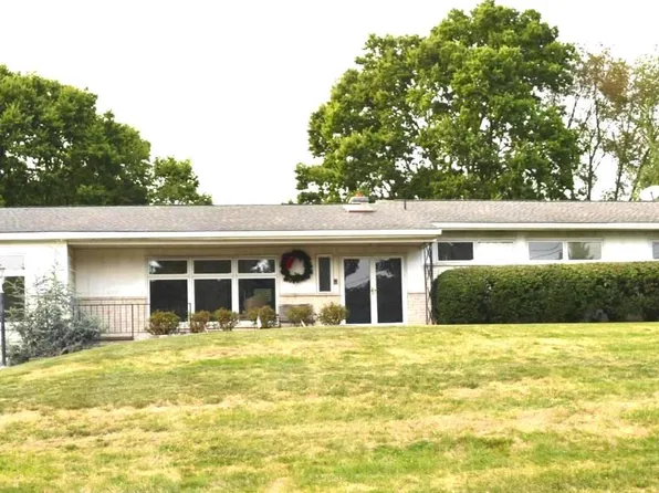 1406 Regency Cir, Harrisburg, PA 17110