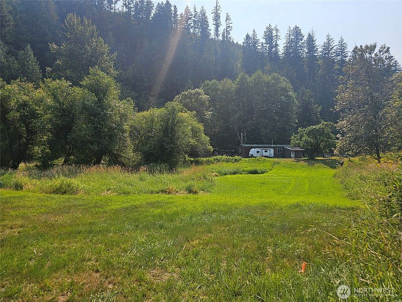 2nd image of 1077 Cline Road