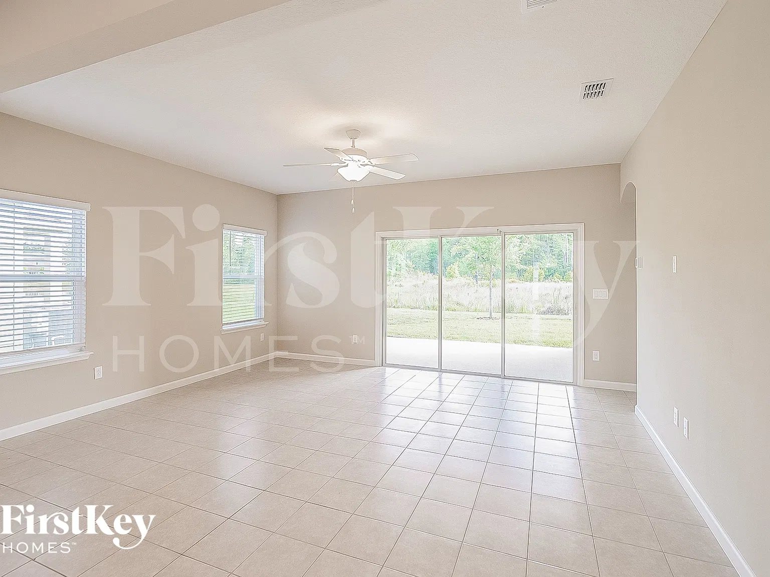 3 bed, 2.0 bath, 1712 sqft, $2,130 — Photo 2