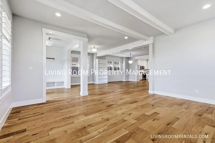 Timeless Concordia Craftsman | 4br+/3.5ba + Adu + Detached Two-Car Garage W/Studio Space — Photo 3