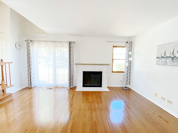 5th image of 2689 College Hill Cir