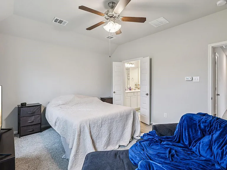 7333 Hinsdale Dr — Photo 15