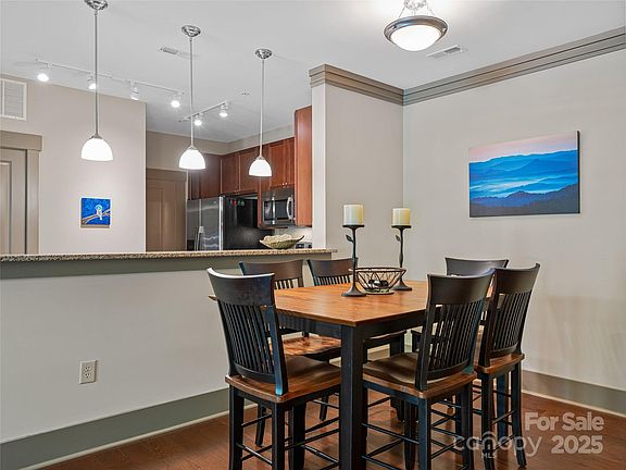 5th image of 5 Farleigh St APT 107