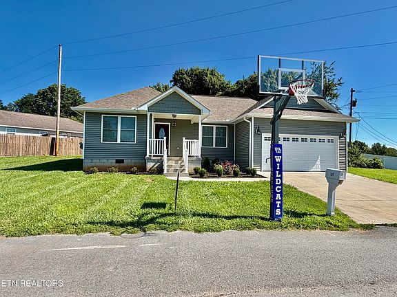 3rd image of 127 Kars Ln
