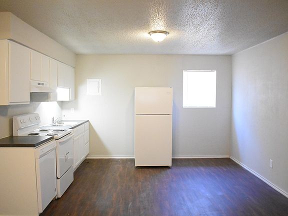 2nd image of 1606 Elkhart Ave APT 43