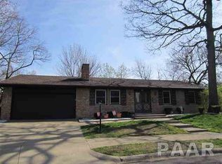 1929 Saint Clair Dr, Pekin, IL