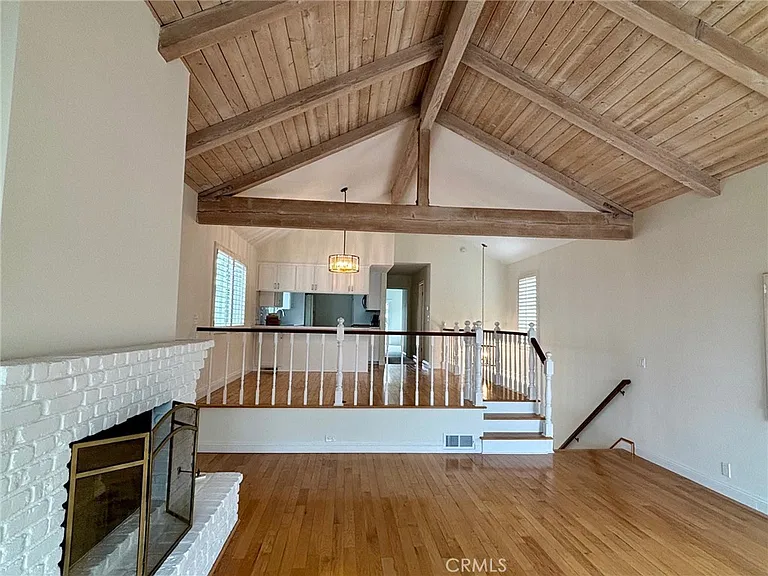 2044 Prospect Ave — Photo 4