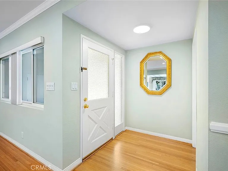 841 Irving — Photo 2