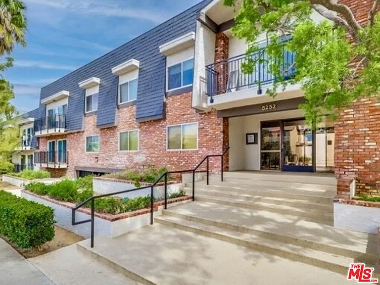 5252 Coldwater Canyon Ave #207 — Photo 2