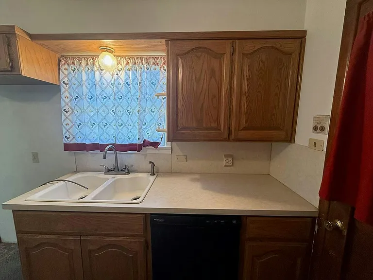 107 Avenue G — Photo 12