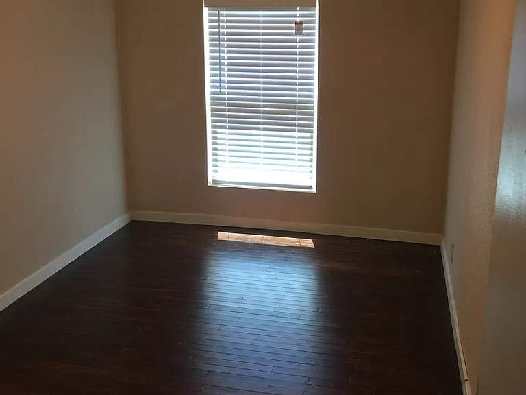 202 W Tilden St — Photo 13