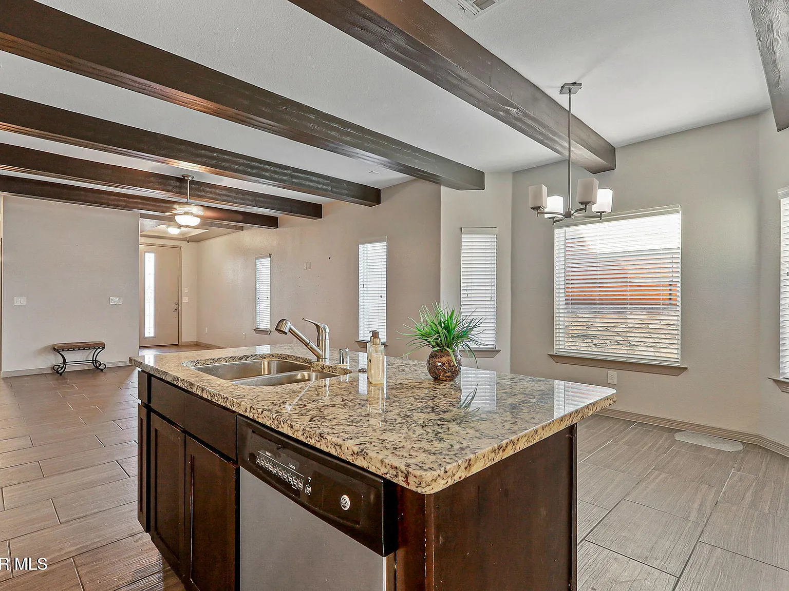 3 bed, 2.0 bath, 1446 sqft, $1,750 — Photo 4