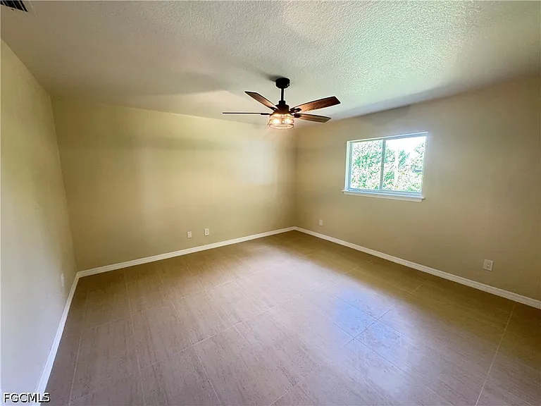 4426 SW Santa Barbara Pl — Photo 9