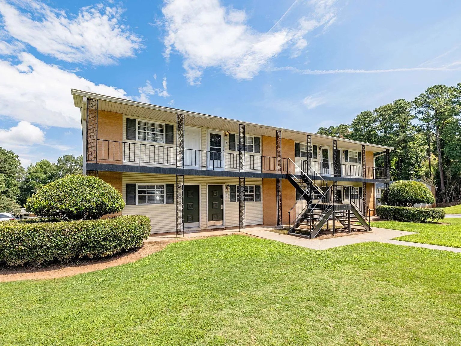 Premier Club Living Apartments in Union City, GA | Spacious Pet-Friendly Apartments Near I-85 — Photo 1