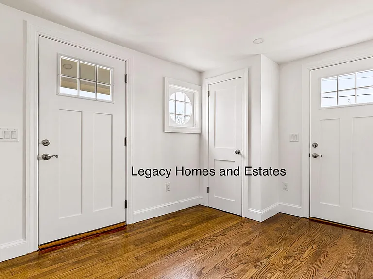 90 Packard Ave — Photo 5