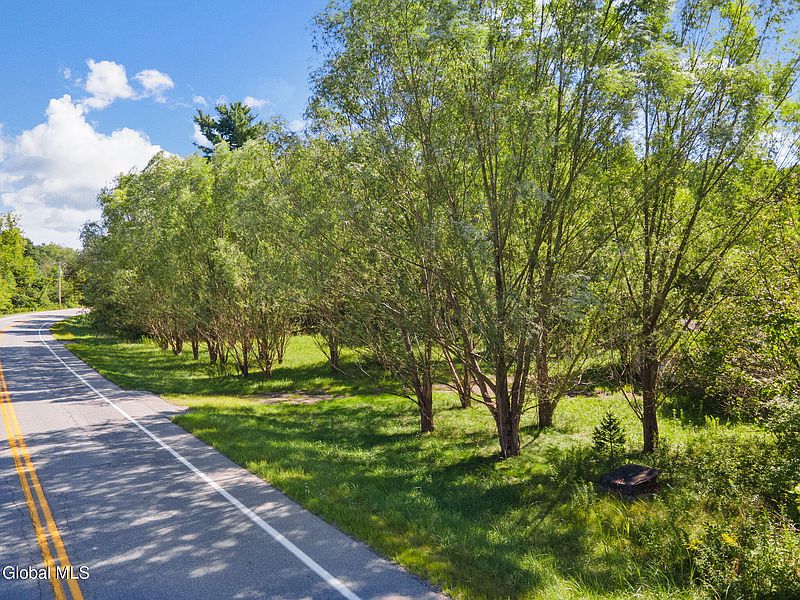 3rd image of 202 Meadowbrook Road