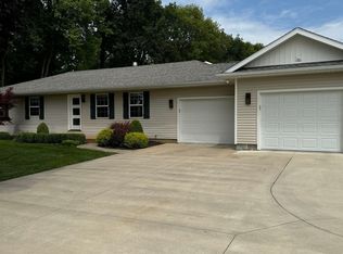 13729 S County Line Rd, Syracuse, IN 46567