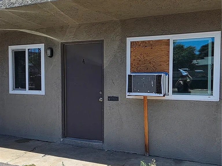 610 W Grand Blvd #4 — Photo 4