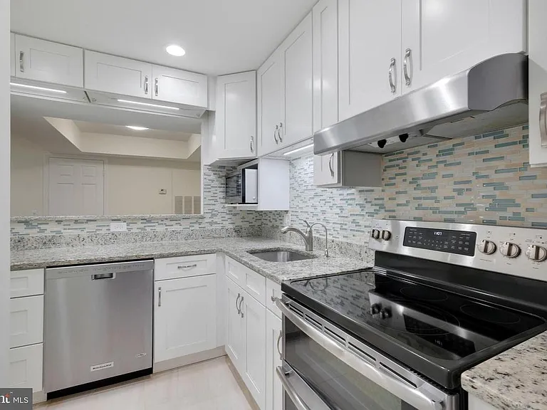 5804 Inman Park Cir #390 — Photo 9