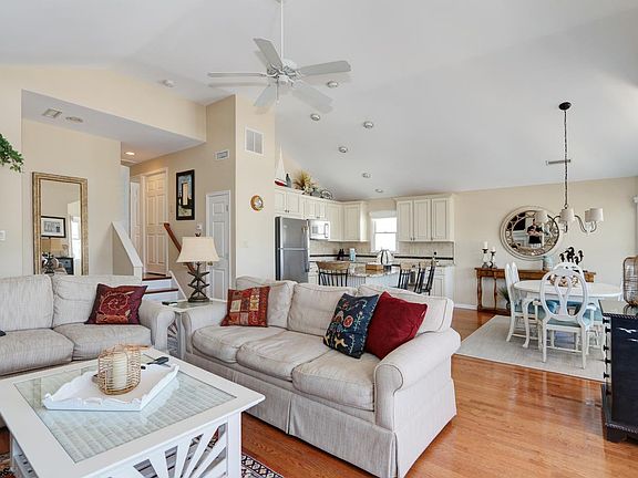 4th image of 3630 Central Ave #2