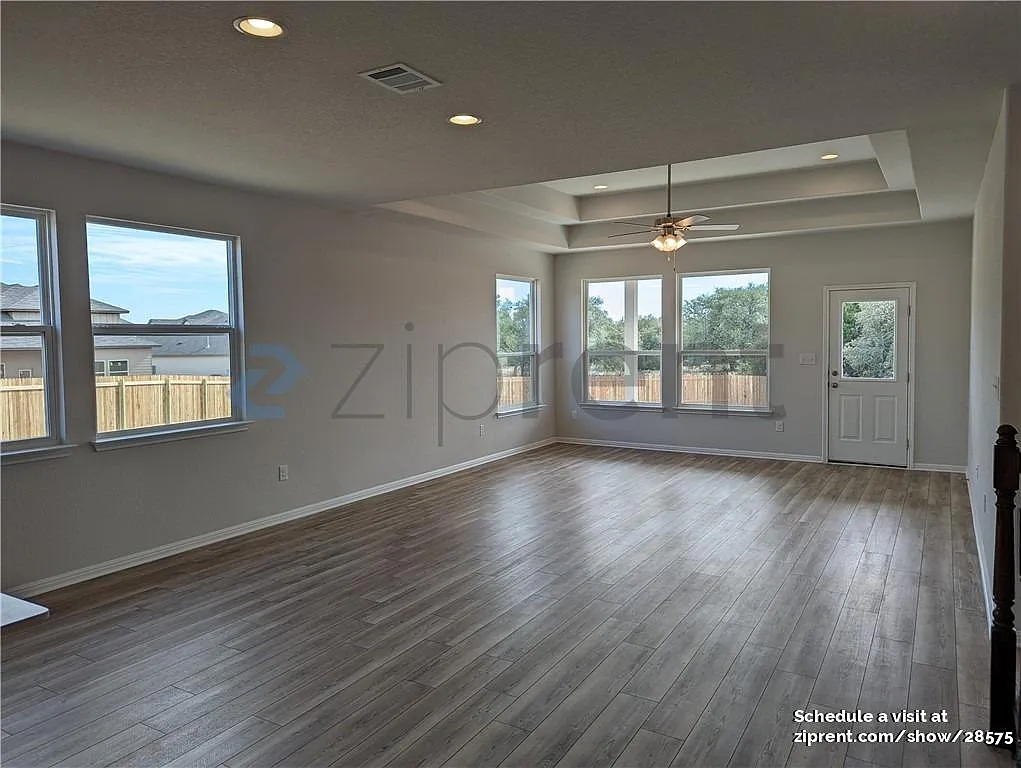 5 bed, 2809 sqft, $2,995 — Photo 3