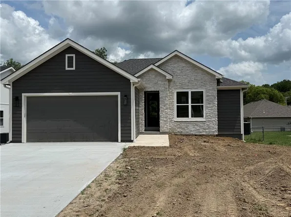 207 S Catalpa St, Savannah, MO 64485