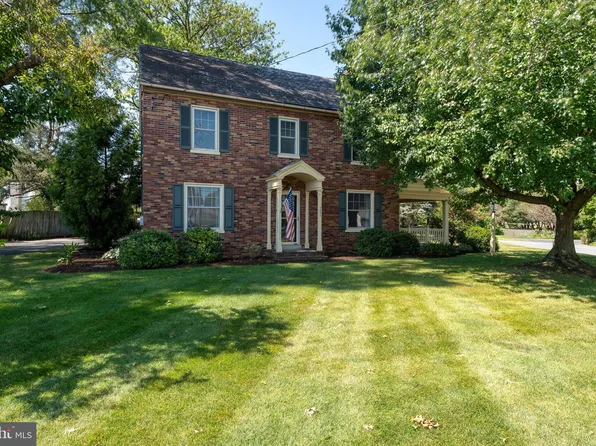 5640 Main St, East Petersburg, PA 17520