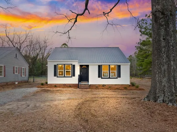 1304 S 14th St, Lillington, NC 27546