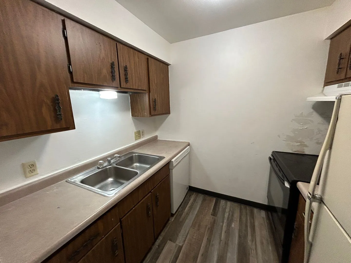 992 Third Street — Photo 3