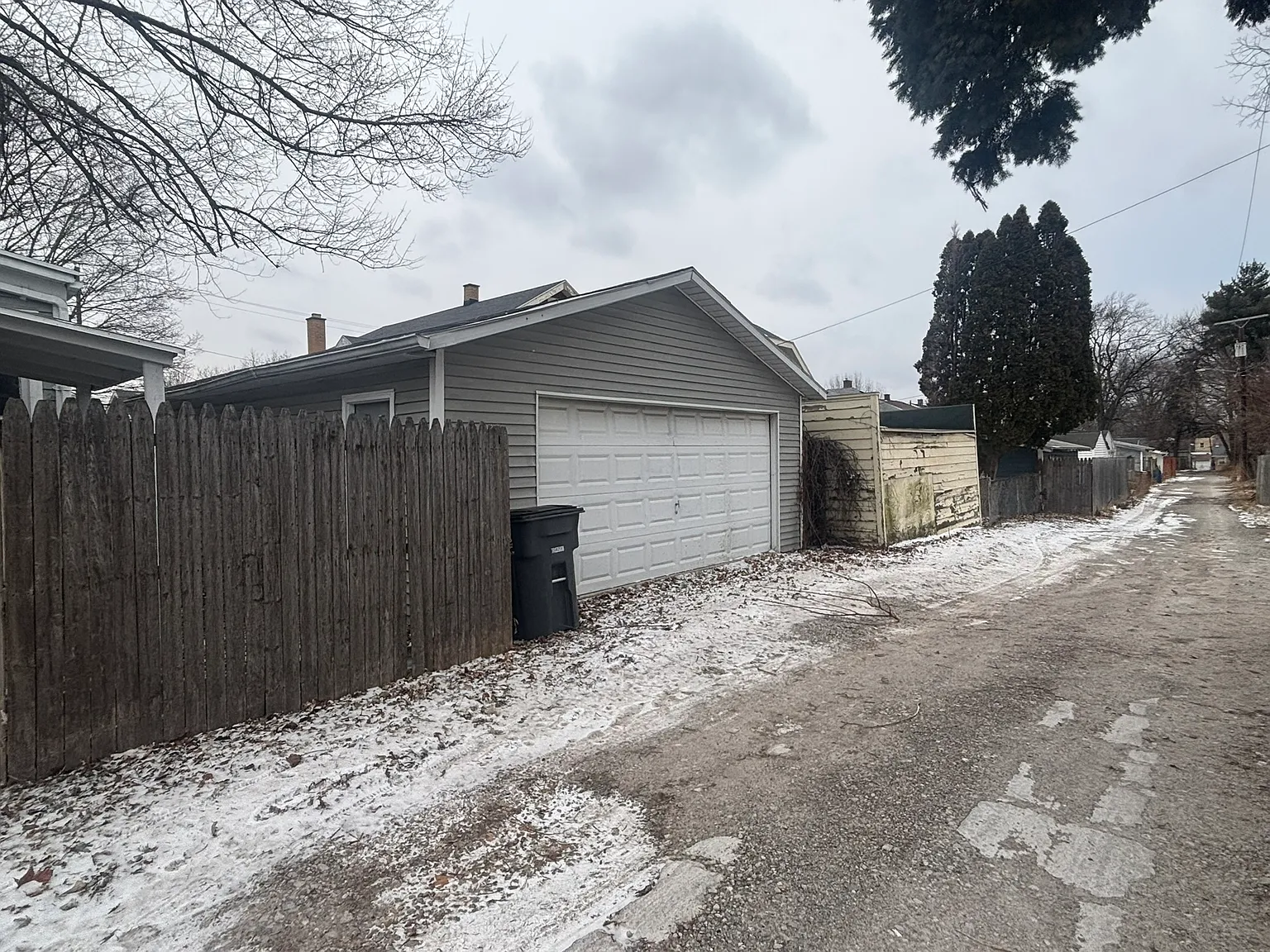 2 bed, 1300 sqft, $900 — Photo 4
