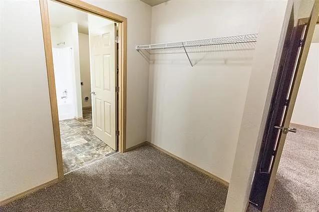 Tollefson Apartments — Photo 15
