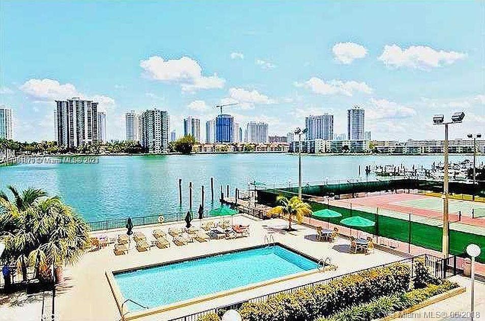 pool, tennis and lakefront