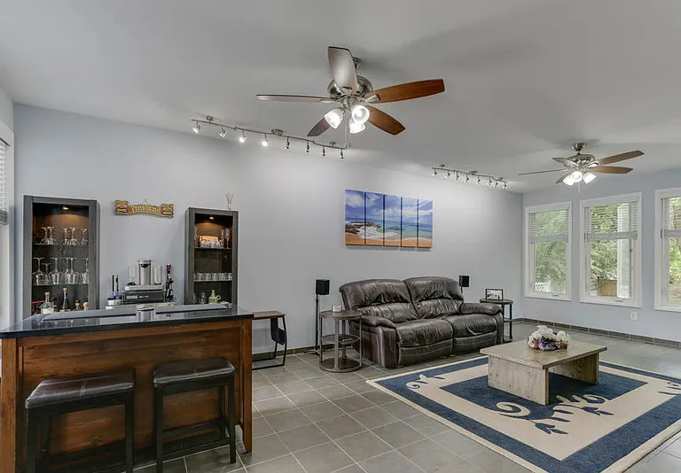 823 Shirley Ave — Photo 13