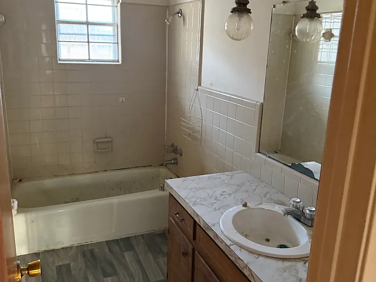 2500 Franklin St — Photo 3
