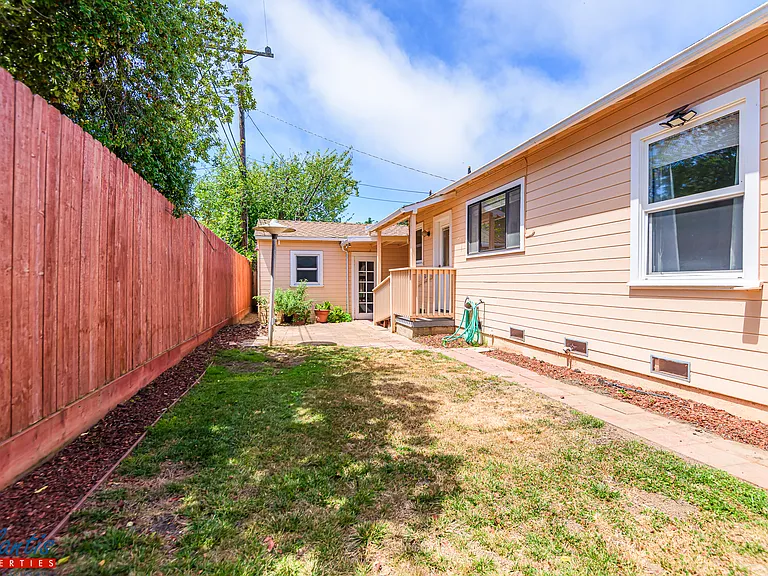 525 Laverne Ave — Photo 16