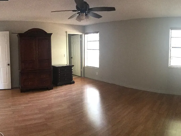 7723 Hilltop Dr — Photo 4