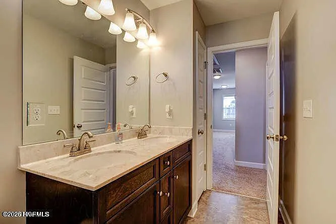 120 Camelot Dr — Photo 16