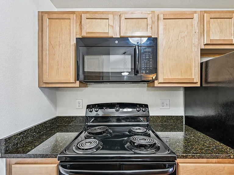 Hunter's Run Apartments — Photo 24